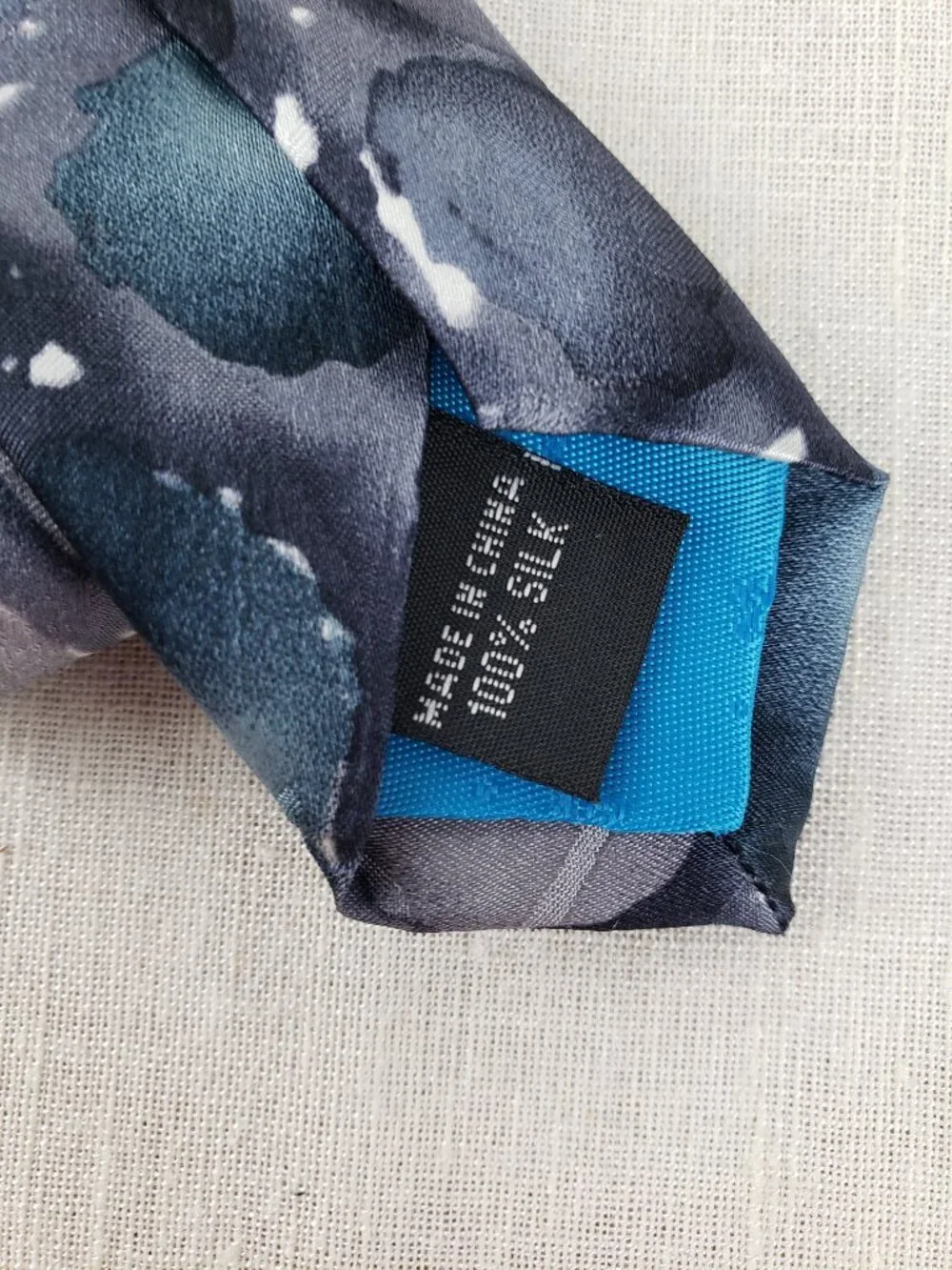 Jerry Garcia Courtyard Performance Collection Neck Tie 59 Gray Abstract Dot Silk